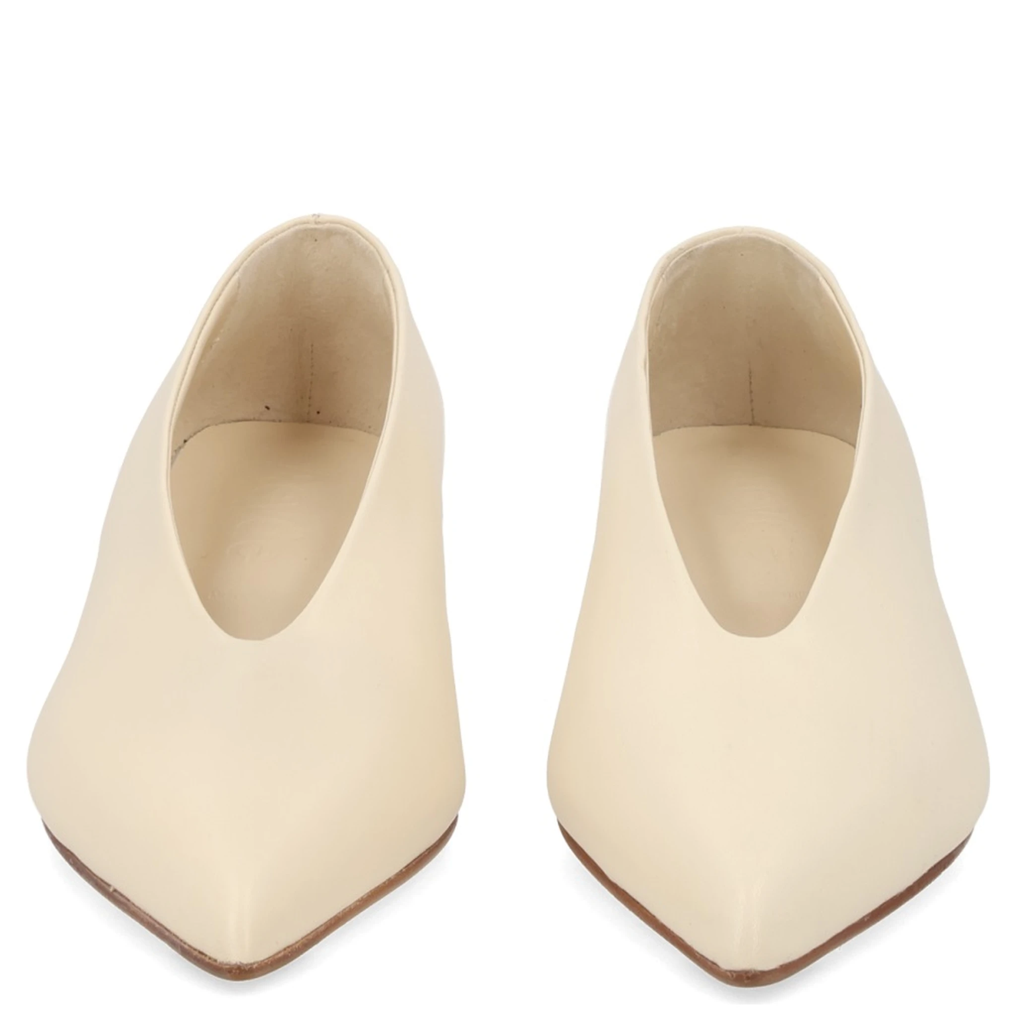 كلارا فتحة منخفضة