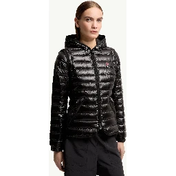 معاطف مونكلير سوداء