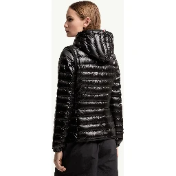 معاطف مونكلير سوداء