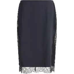 تنورة ميدي سوداء من الحرير