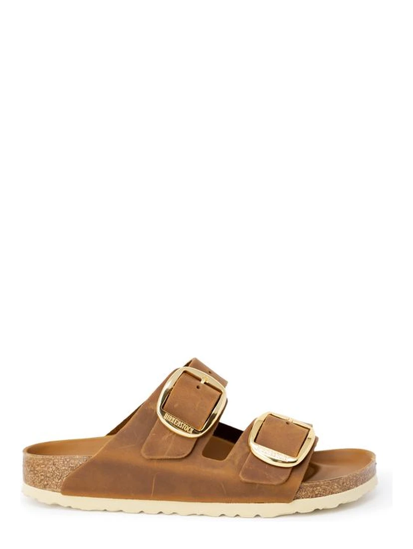 نعال جلدية بنية اللون