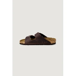 نعال جلدية بنية اللون