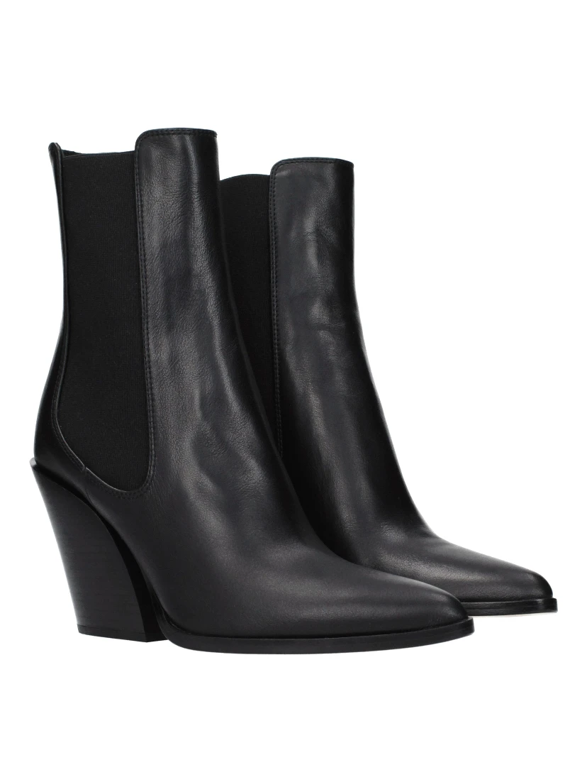 حذاء كاحل من الجلد الأسود