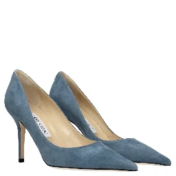 حذاء بكعب عالٍ من الجلد الأزرق