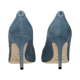 حذاء بكعب عالٍ من الجلد الأزرق