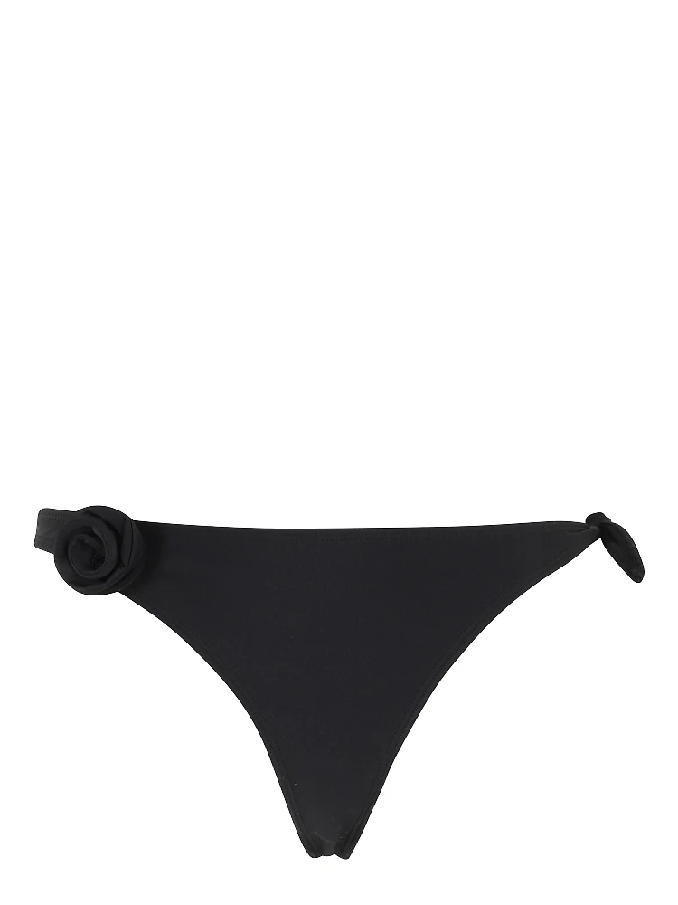 الجزء السفلي من البيكيني مزين بالزهور