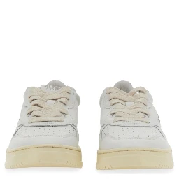 MEDALIST LOW SNEAKER