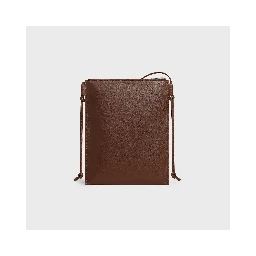 حقيبة صغيرة "حادة" من الجلد