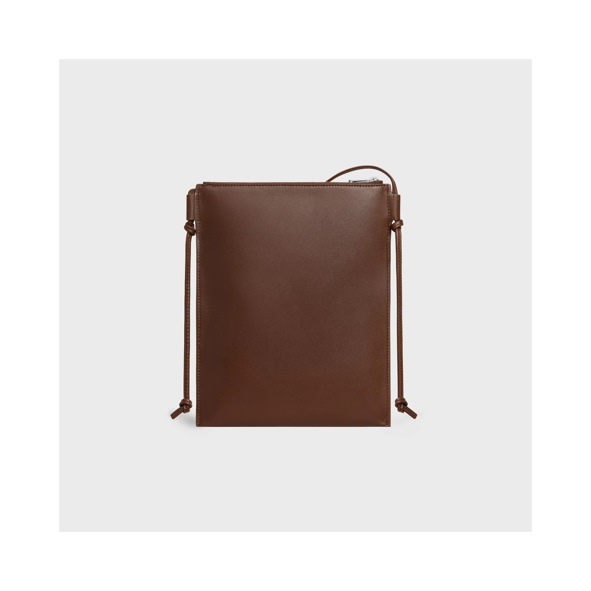 حقيبة صغيرة "حادة" من الجلد