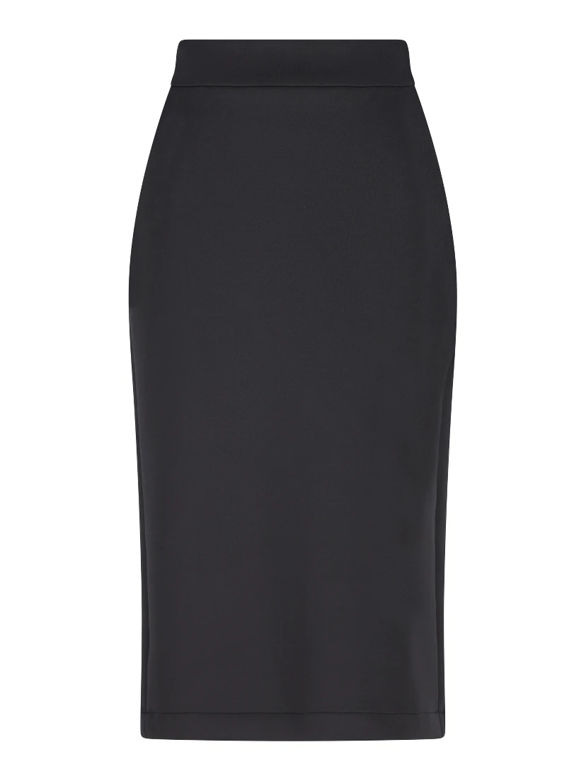 تنانير سوداء من تصميم مونكلير وإدوارد إنينفول