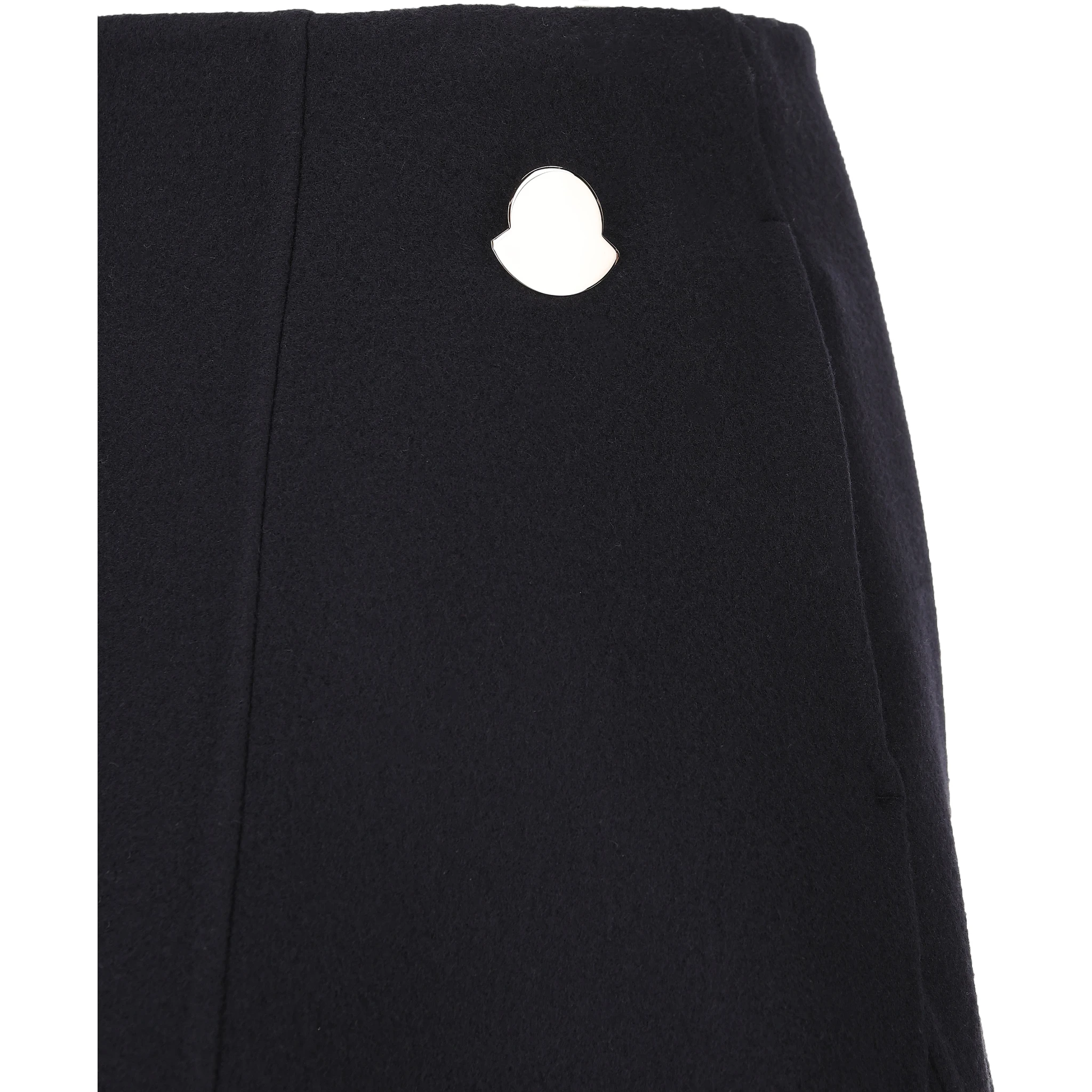 تنانير من تصميم مونكلير وجيل ساندر