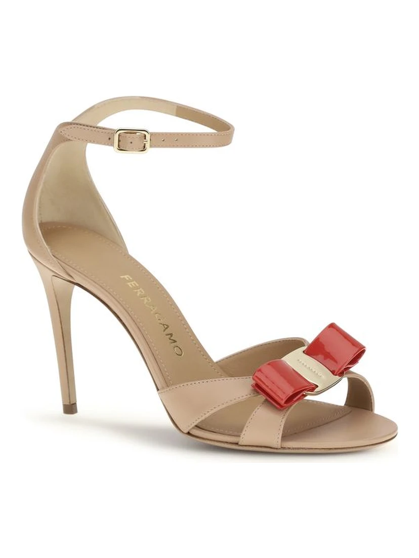 صندل بكعب ستيليتو من جلد العجل البيج من بوس توروس