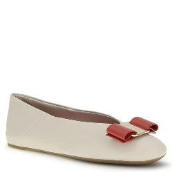 حذاء باليه مسطح من جلد العجل الأبيض من بوس توروس