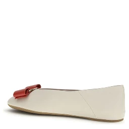 حذاء باليه مسطح من جلد العجل الأبيض من بوس توروس