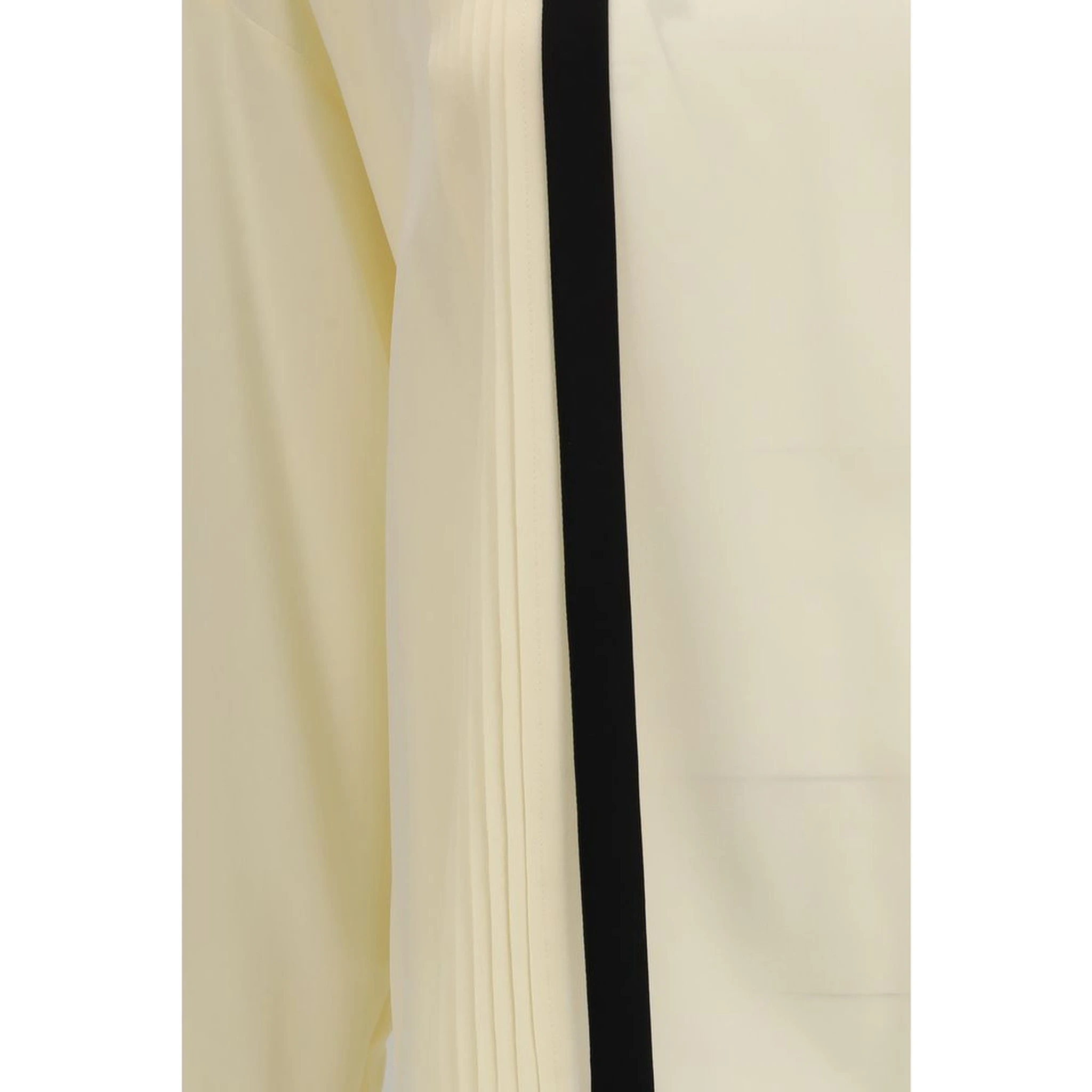 بلوزة حريرية بيج