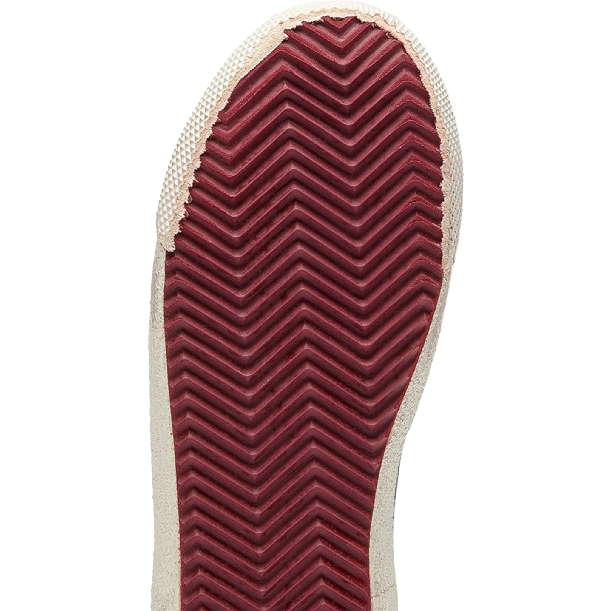 حذاء رياضي بشعار