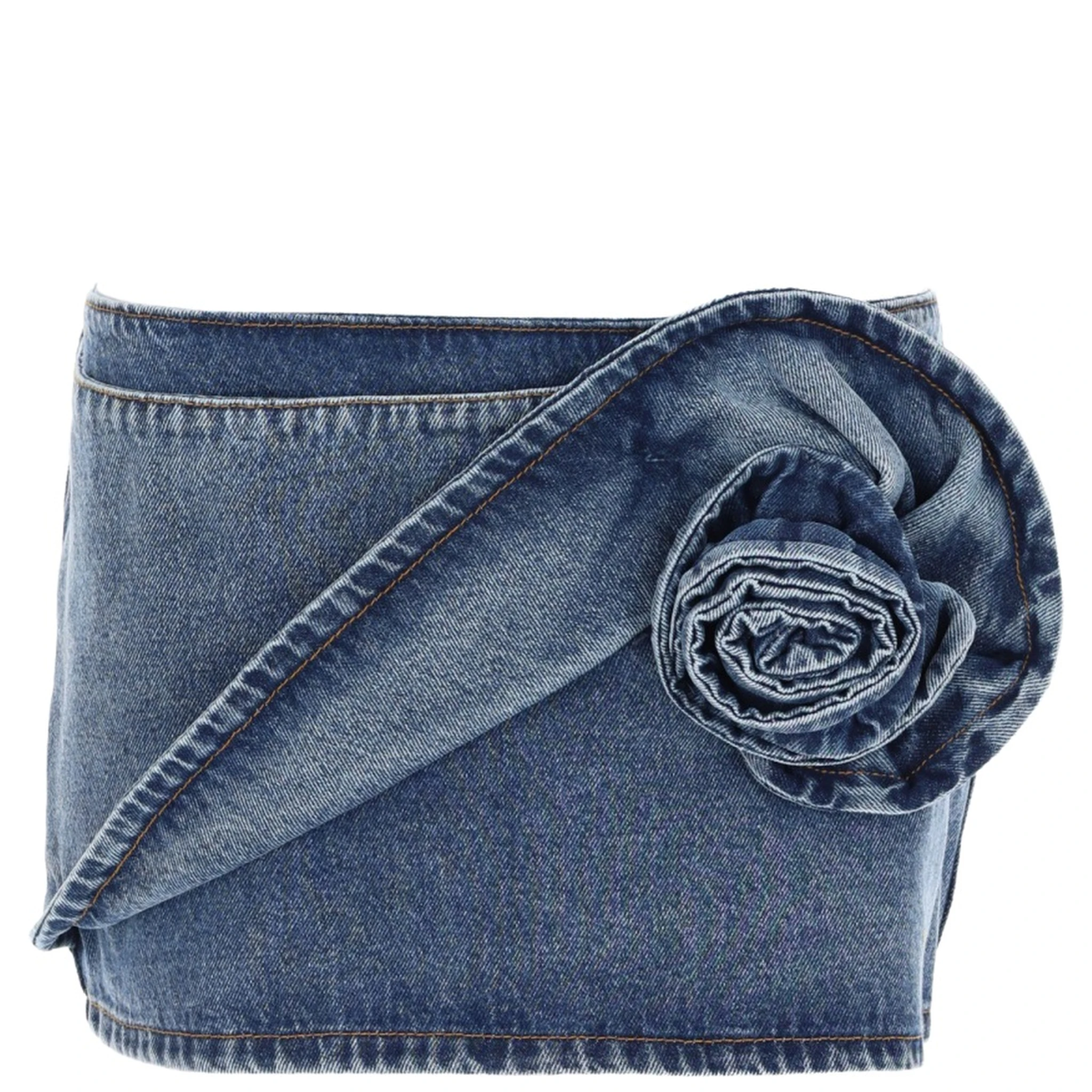 تنورة قصيرة من الدنيم