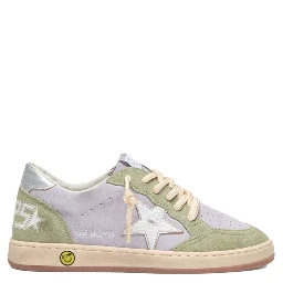 حذاء رياضي على شكل نجمة