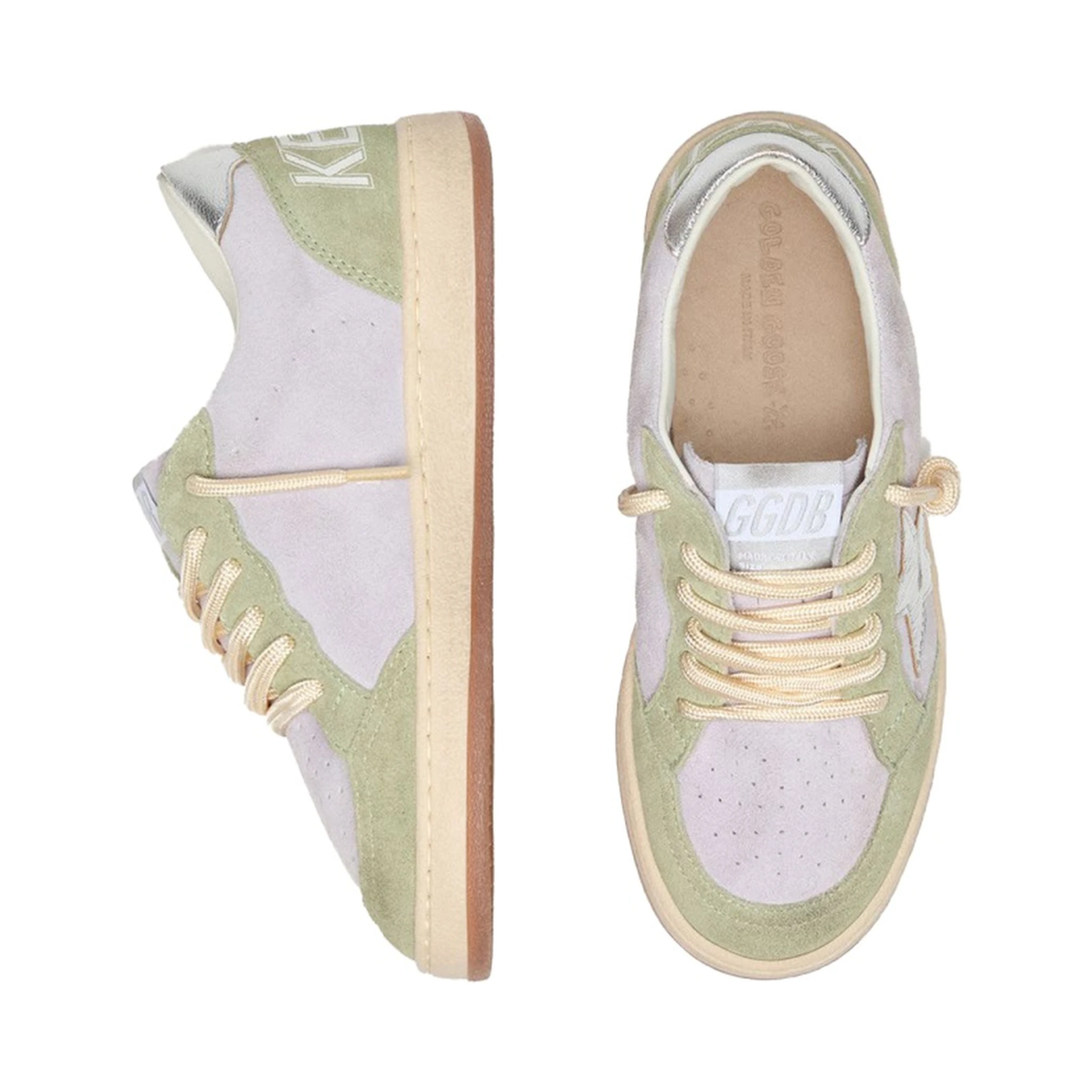 حذاء رياضي على شكل نجمة