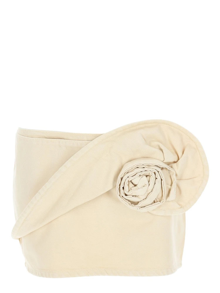 تنورة قصيرة من الدنيم