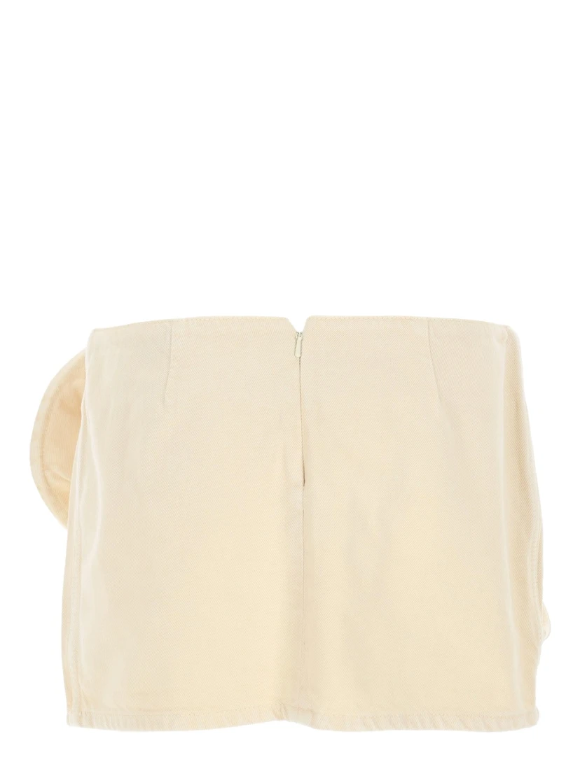 تنورة قصيرة من الدنيم