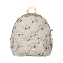 حقيبة ظهر "صغيرة جدًا"