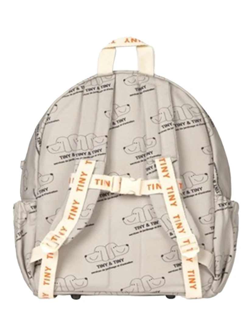 حقيبة ظهر "صغيرة جدًا"