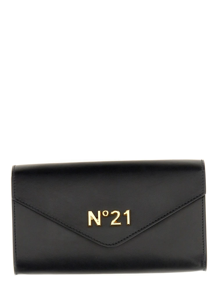 محفظة بسلسلة وشعار