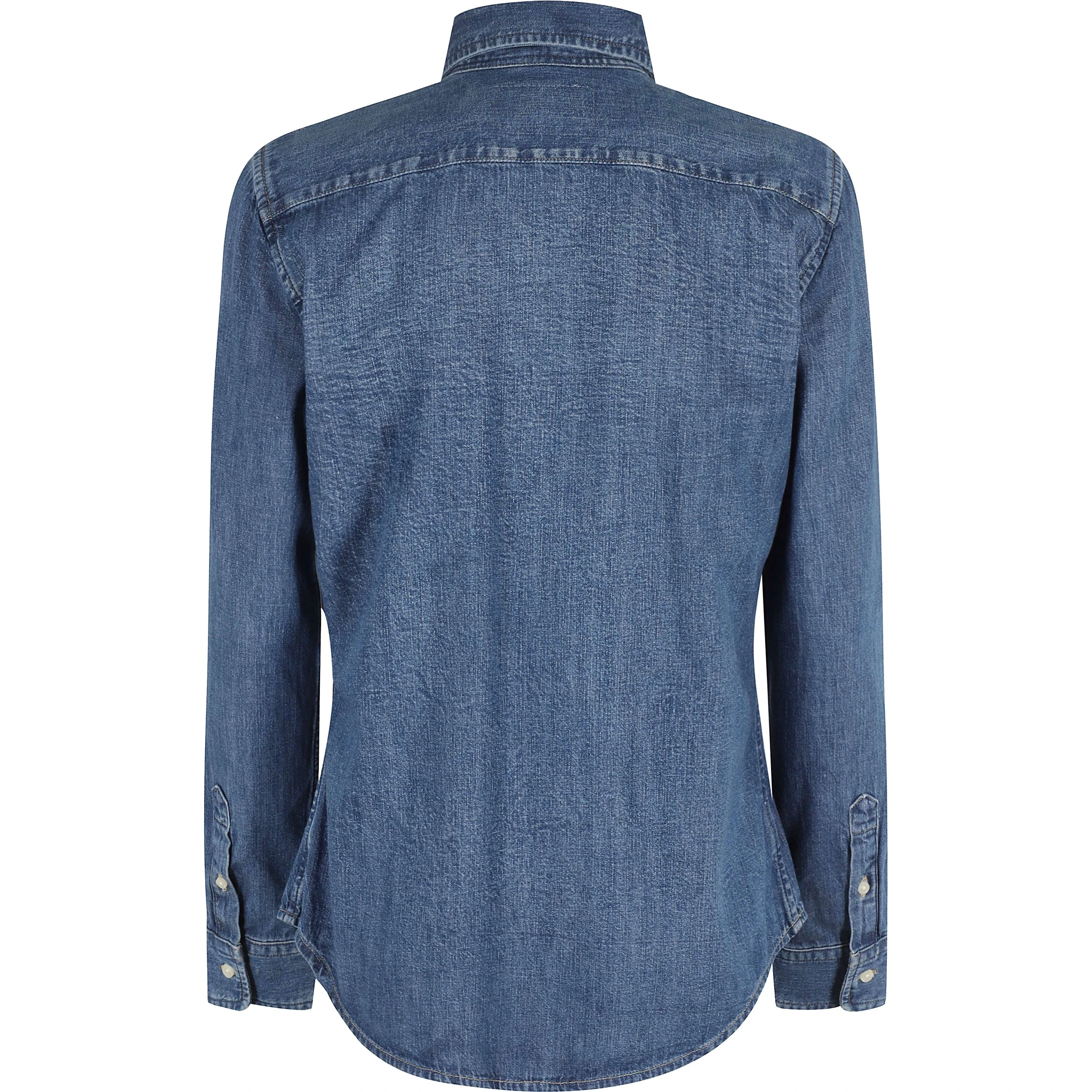 قميص بأكمام طويلة