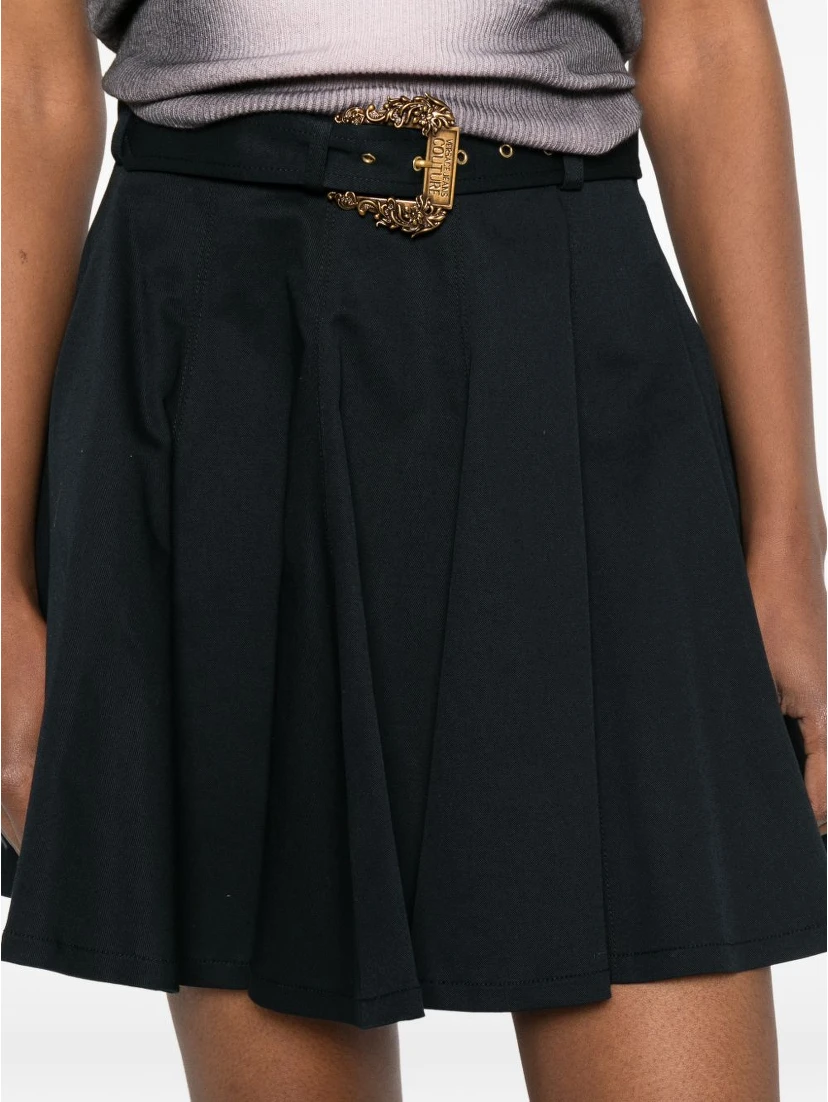 تنانير جينز سوداء من فيرساتشي كوتور