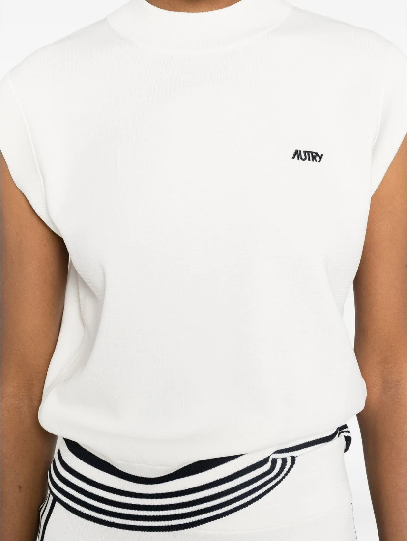 كنزات أوتري بيضاء