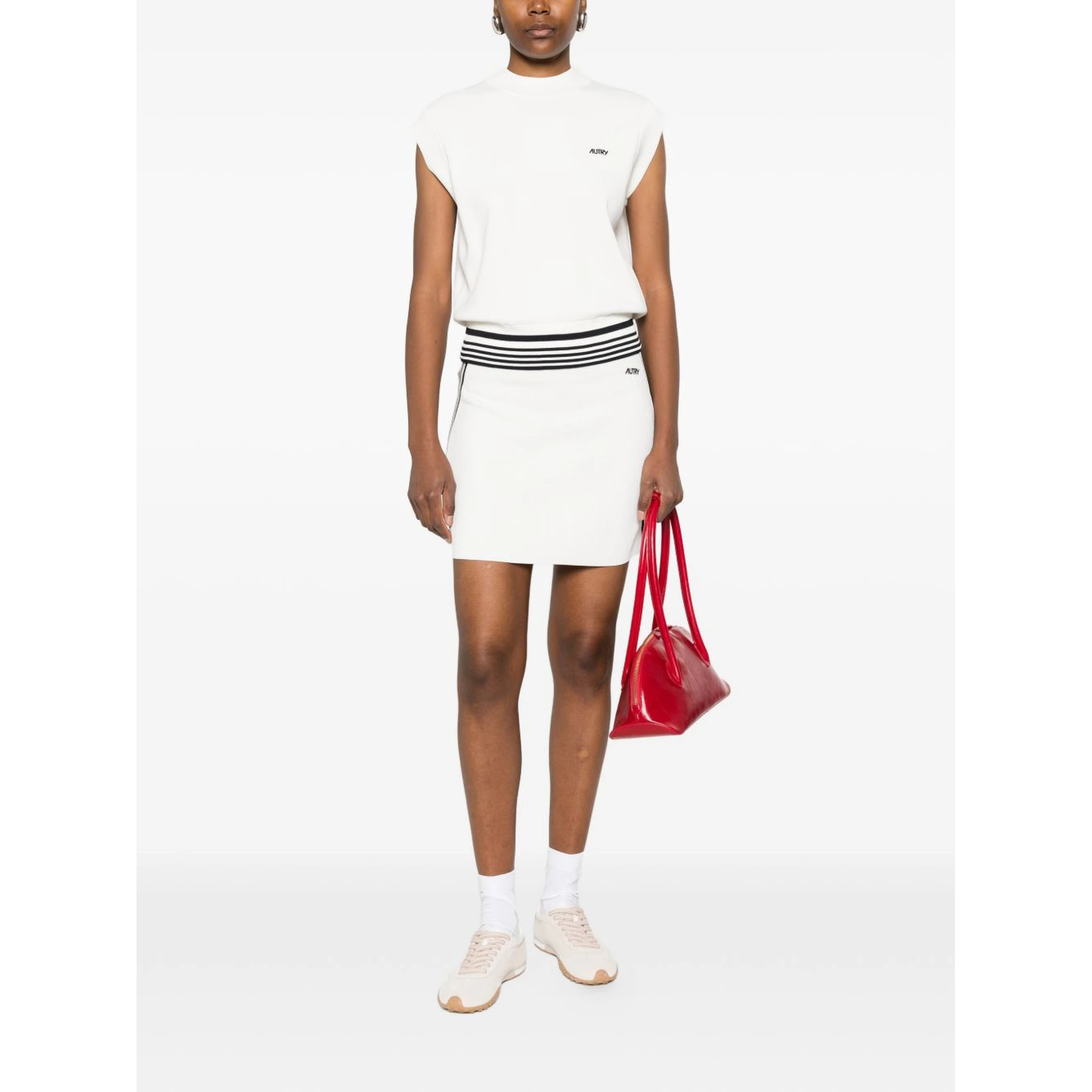 كنزات أوتري بيضاء