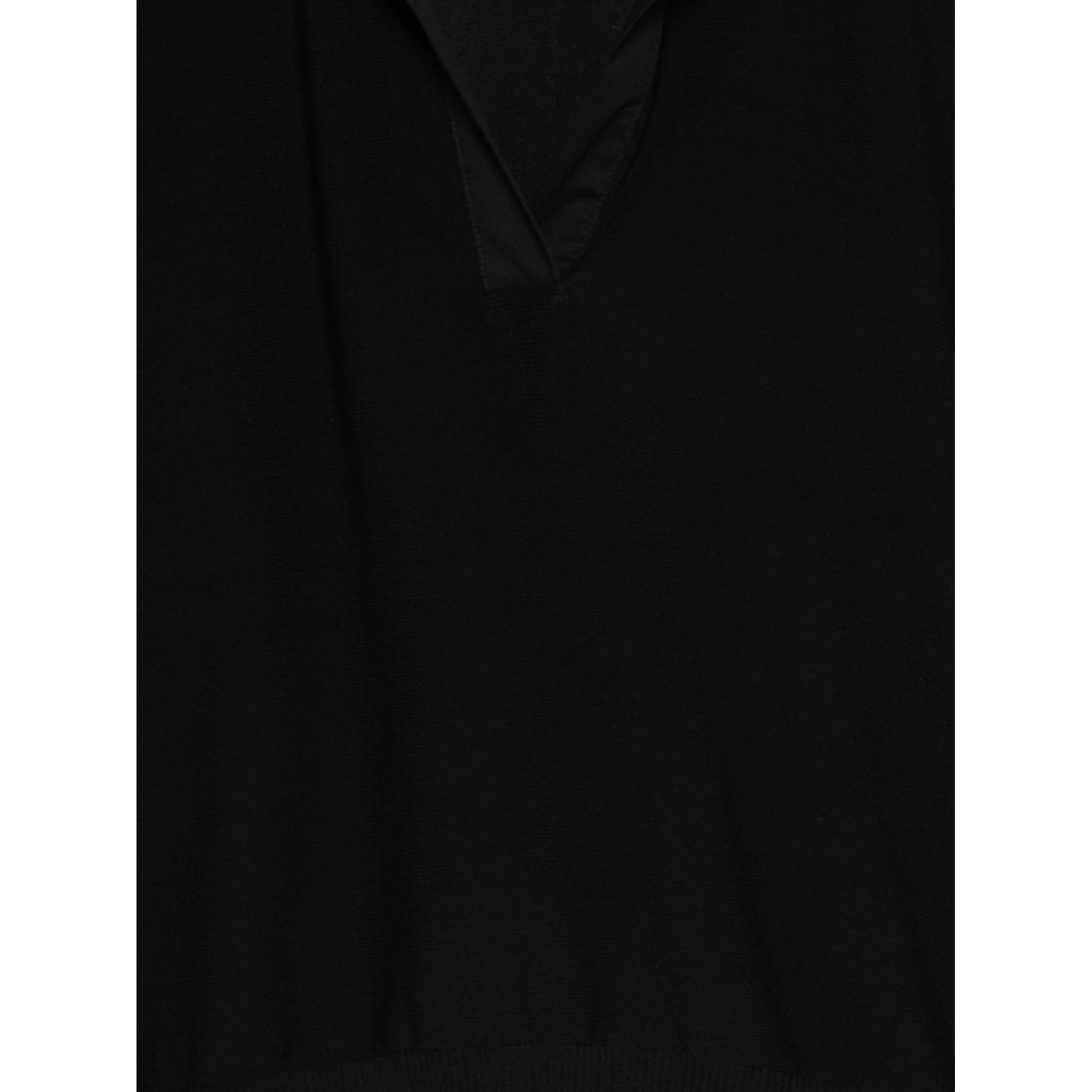 تيشيرتات وبولو سوداء من D EXTERIOR