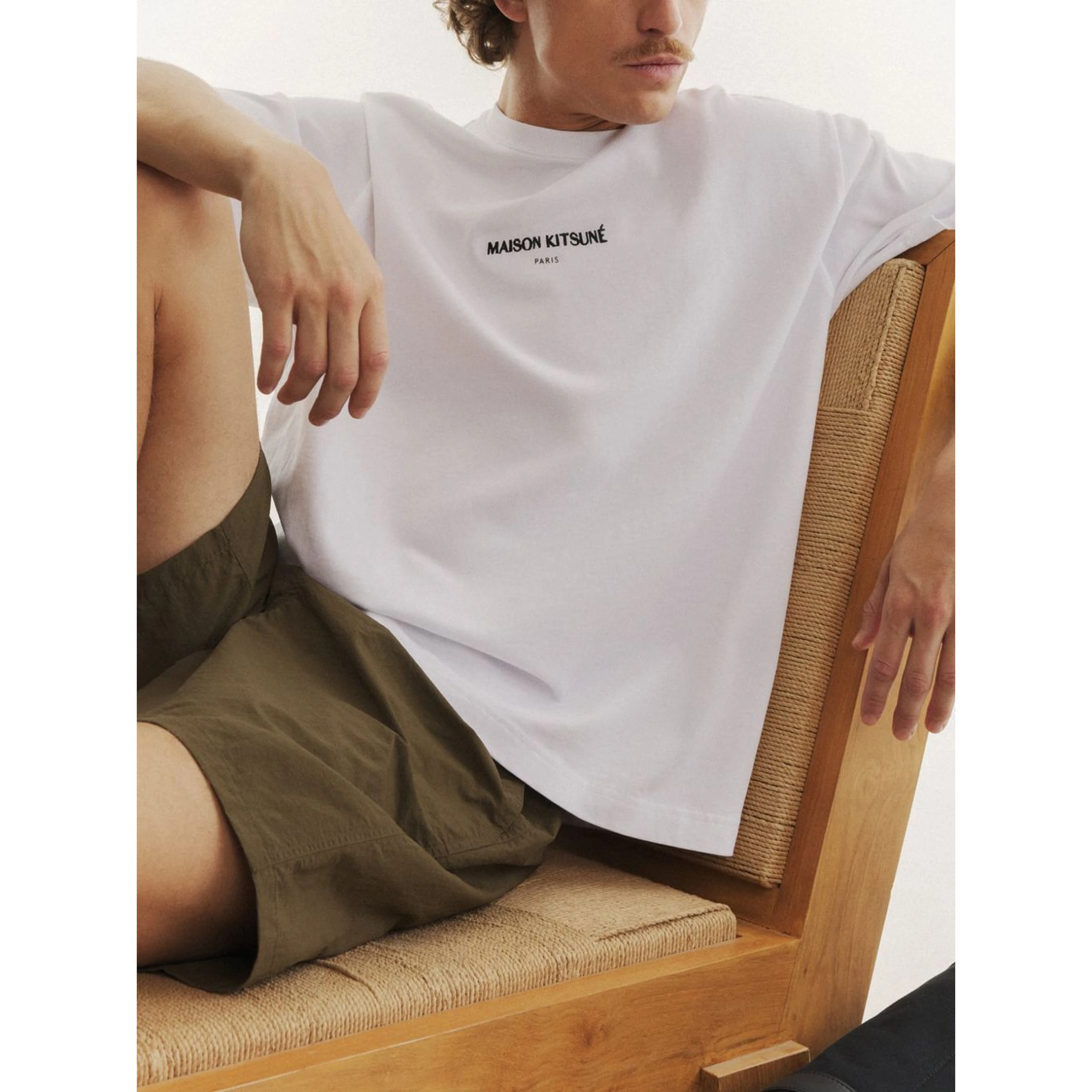 تيشيرتات وبولو من MAISON KITSUNE باللون البيج