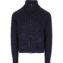 ملابس محبوكة بسحاب من الصوف