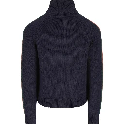 ملابس محبوكة بسحاب من الصوف