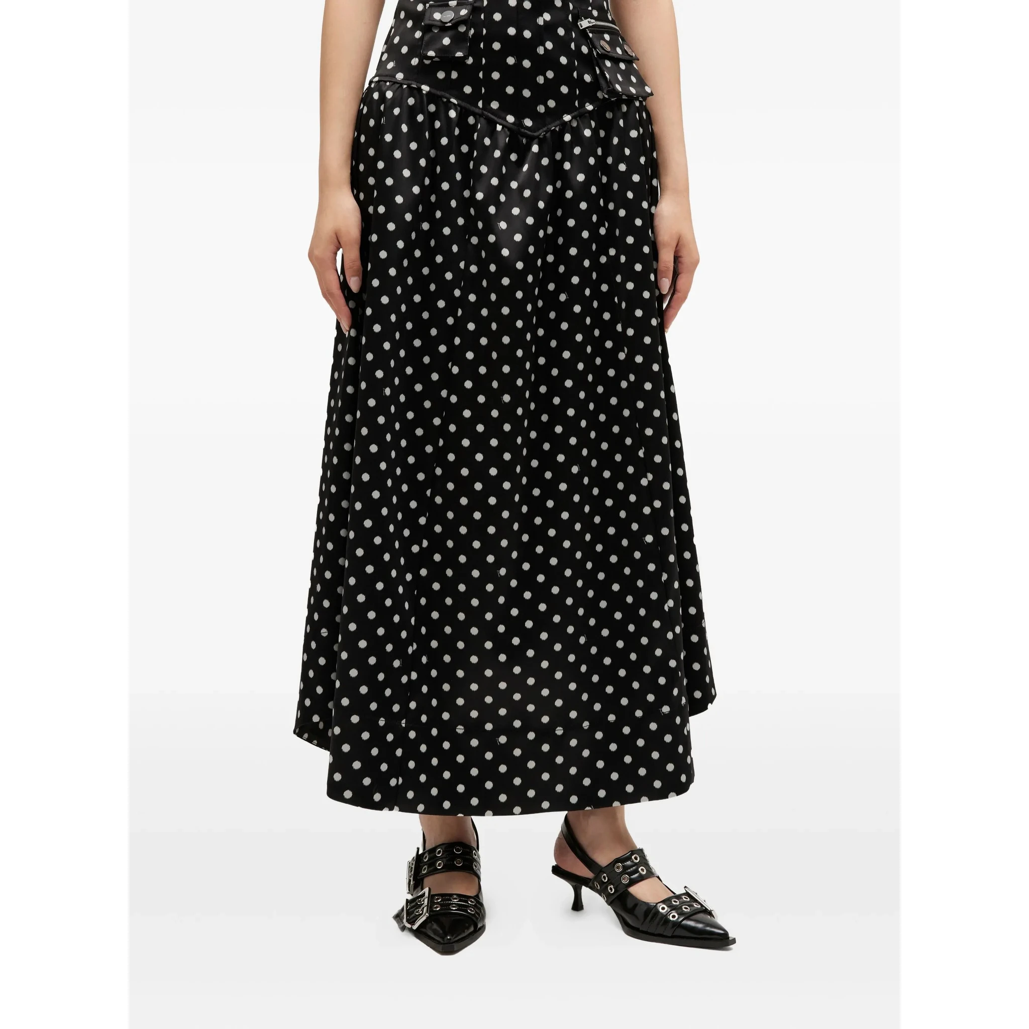 تنانير غاني سوداء