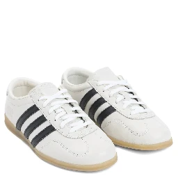 حذاء رياضي من أديداس بيج