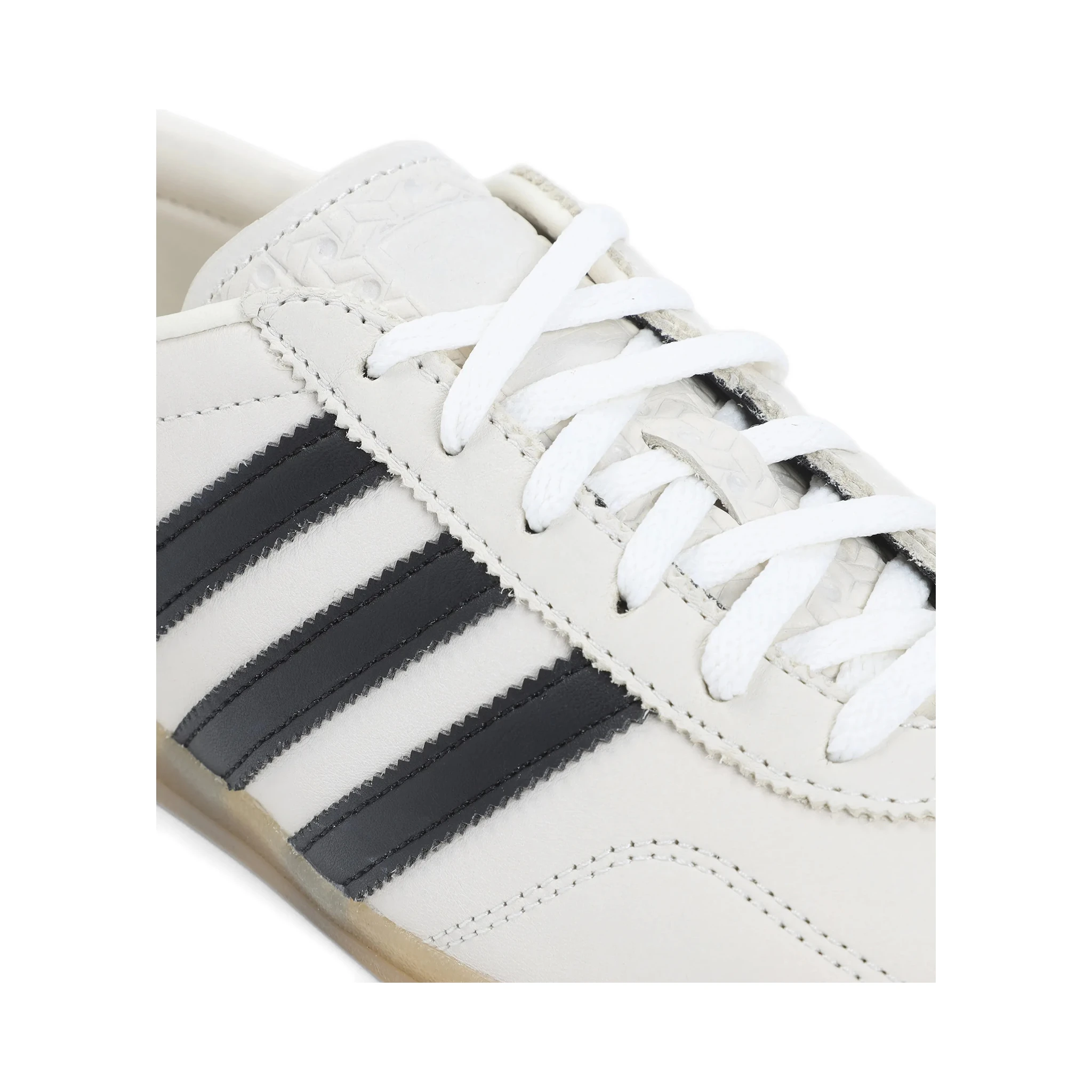 حذاء رياضي من أديداس بيج