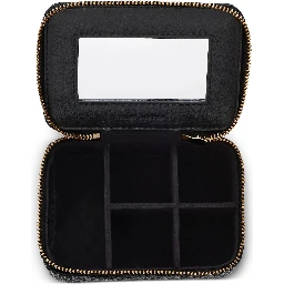 حقائب مارك جاكوبس.. سوداء