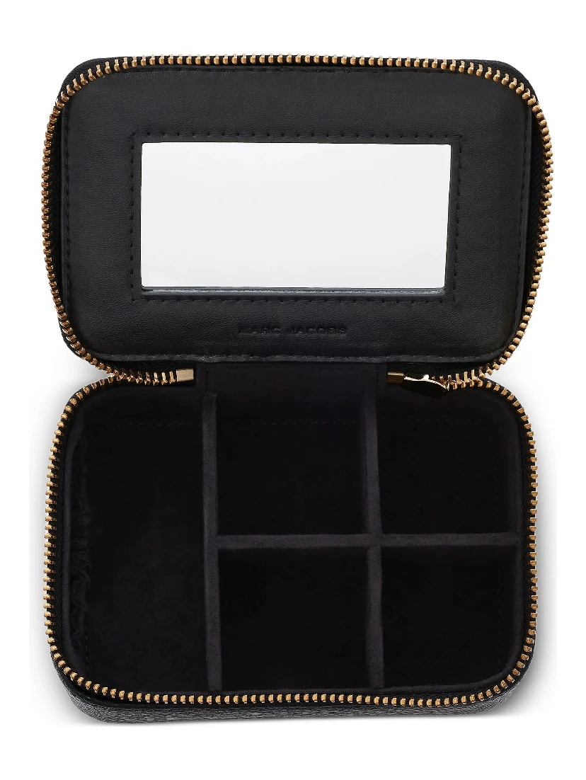 حقائب مارك جاكوبس.. سوداء