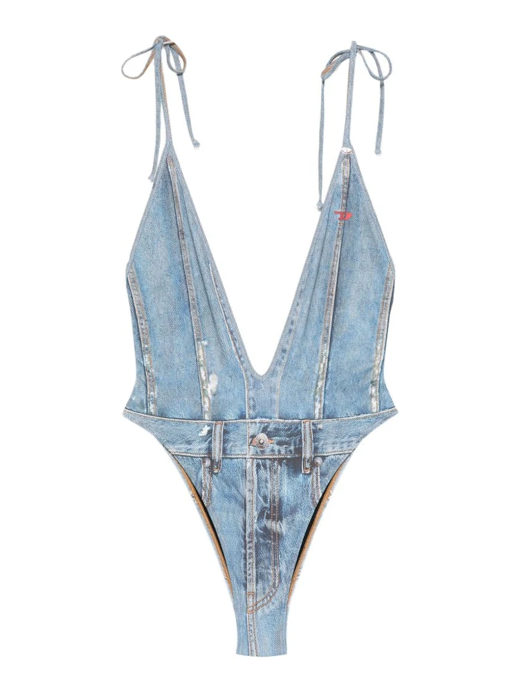 ملابس ديزل سي، لون أزرق