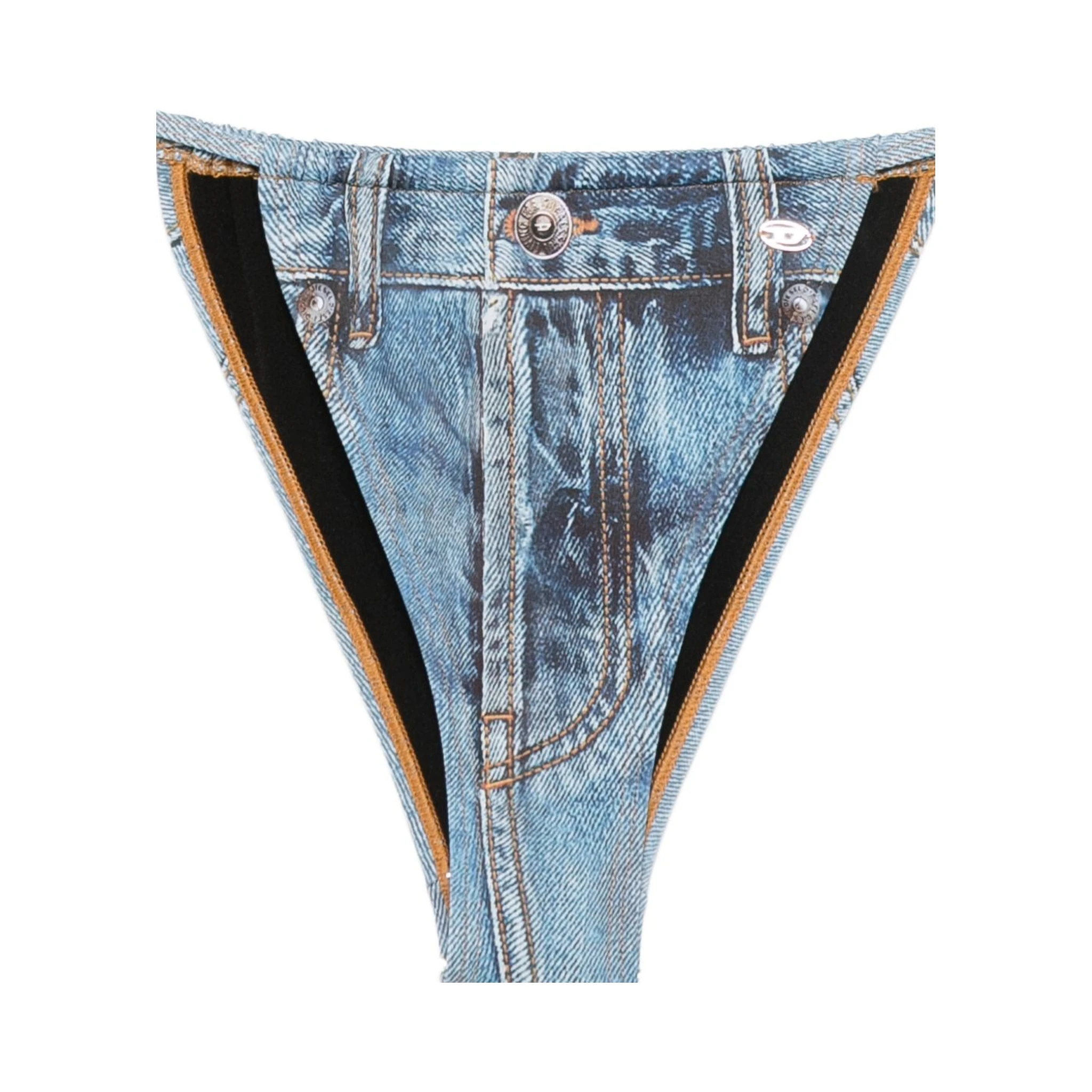 ملابس ديزل سي، لون أزرق