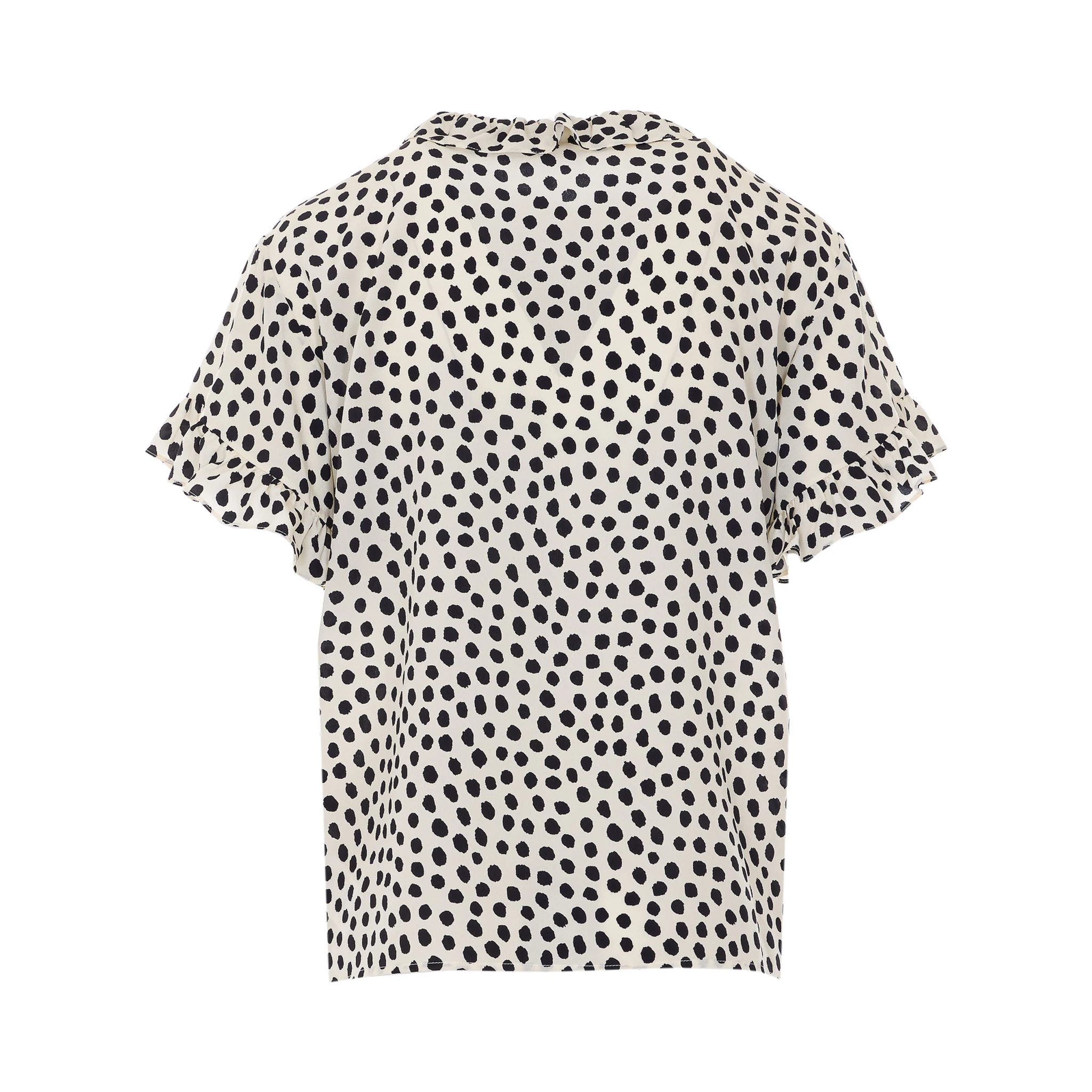 قمصان كلوي البيضاء