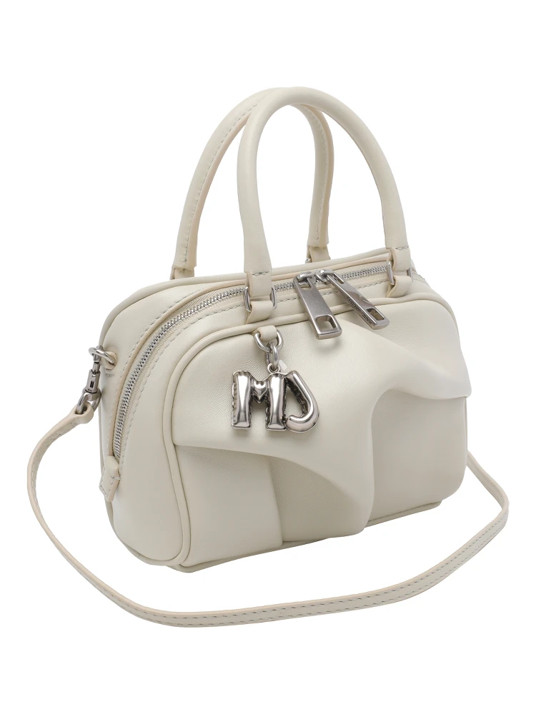 حقائب مارك جاكوبس.. بيضاء alternative