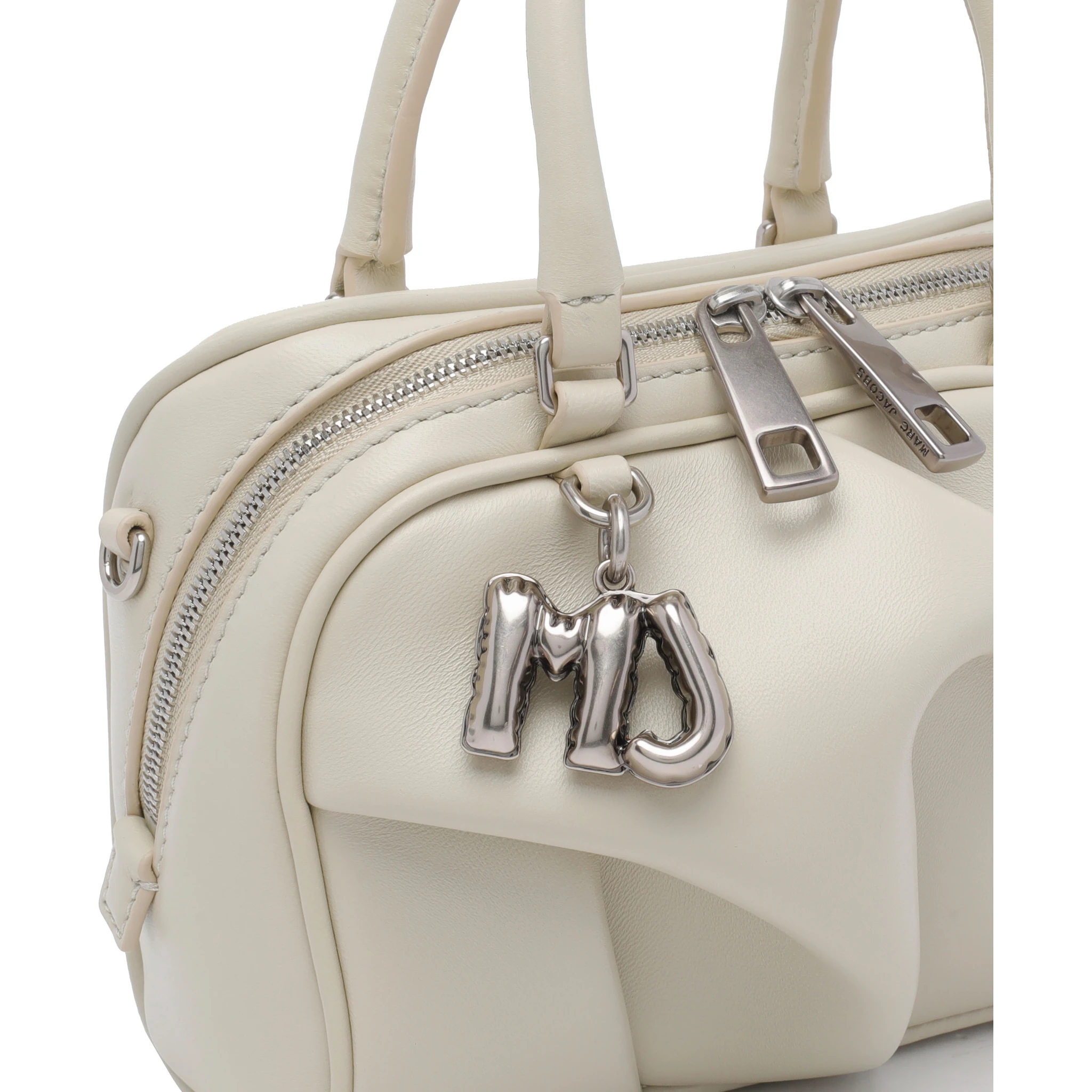 حقائب مارك جاكوبس.. بيضاء