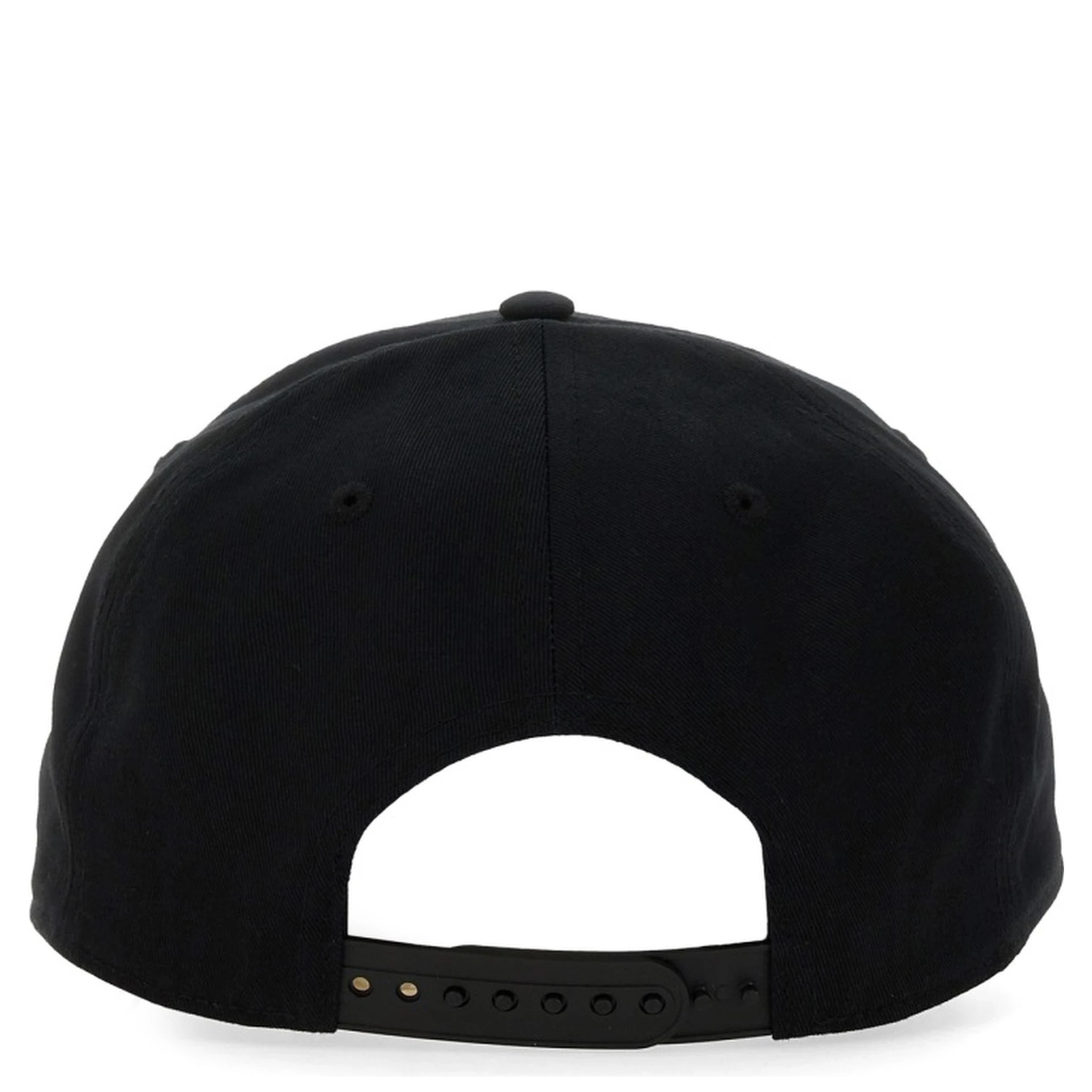 قبعة بيسبول بشعار