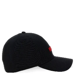 قبعة بيسبول بشعار