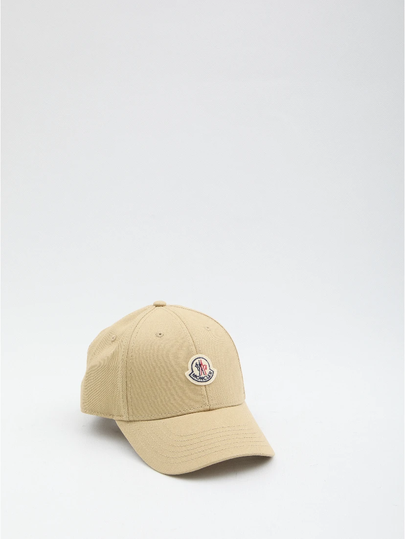 Baseball cap with logo