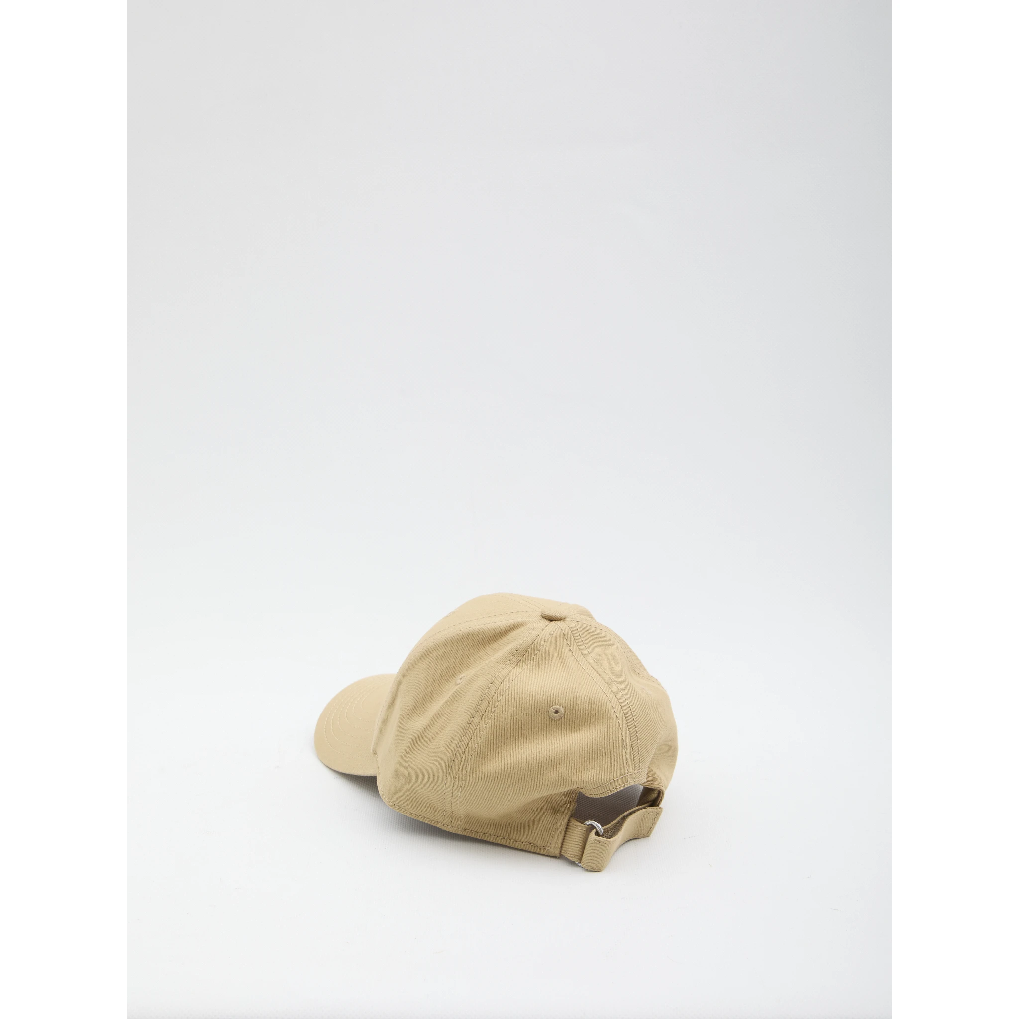 Baseball cap with logo